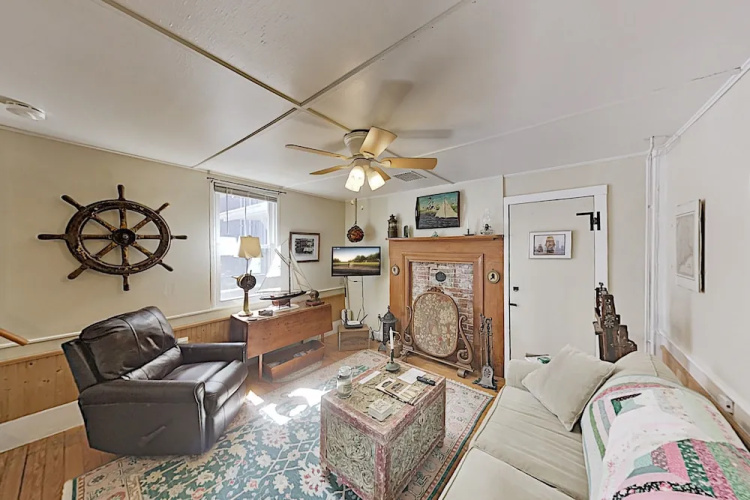 Boothbay Harbor Cottage by RedAwning