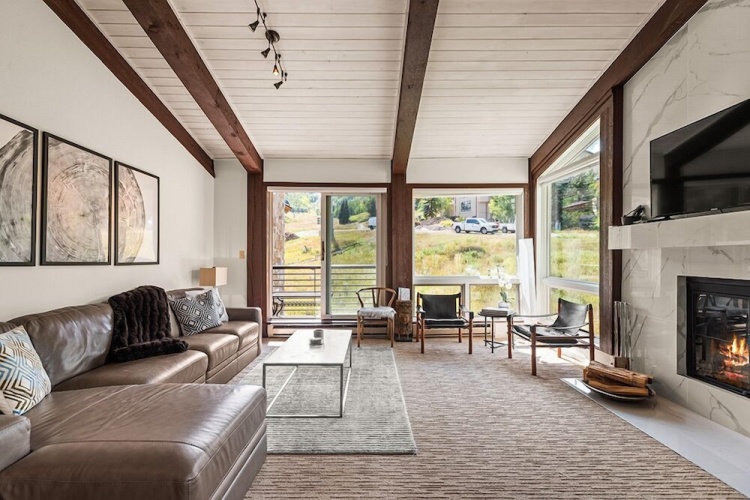 2 Bedrooms Luxury room with balcony and with mountain view