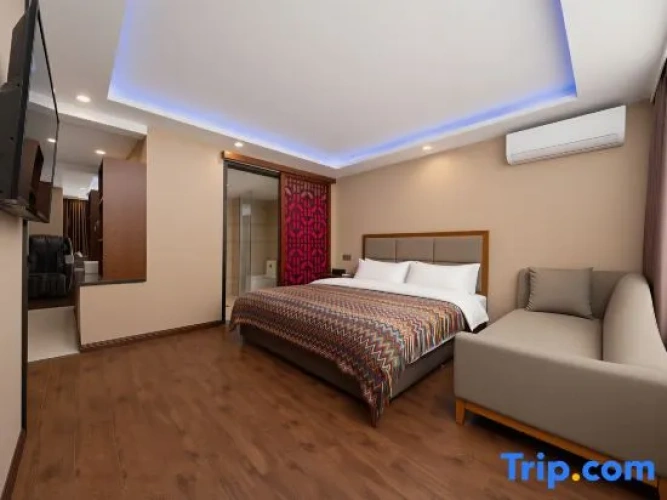 Deluxe Family Suite