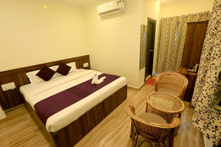 OYO Premium Tapovan 1