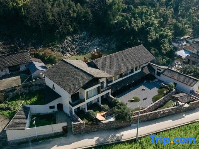 Yifangxi Hot Spring Hotel (Xianahei Branch, Wanfenglin Scenic Area)