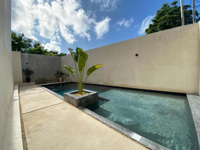 Deluxe Studio Direct Exit to the Pool