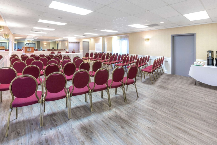 Ramada by Wyndham Coquitlam photo 16