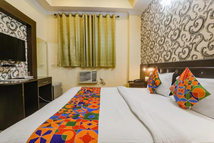 Fabhotel Divine