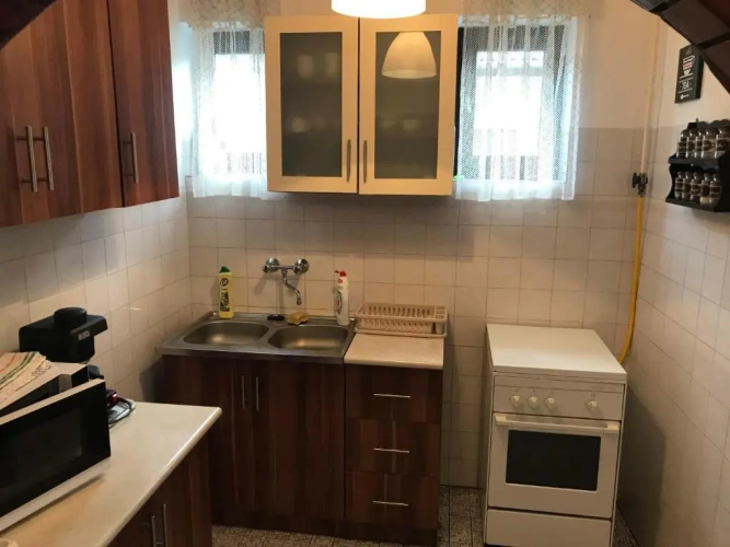 5 Bedrooms Cottage
