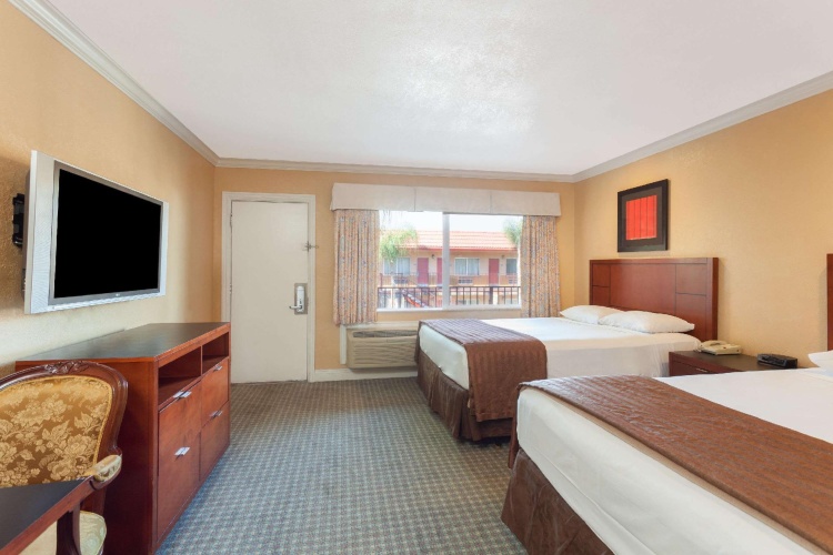 Standard Quadruple room