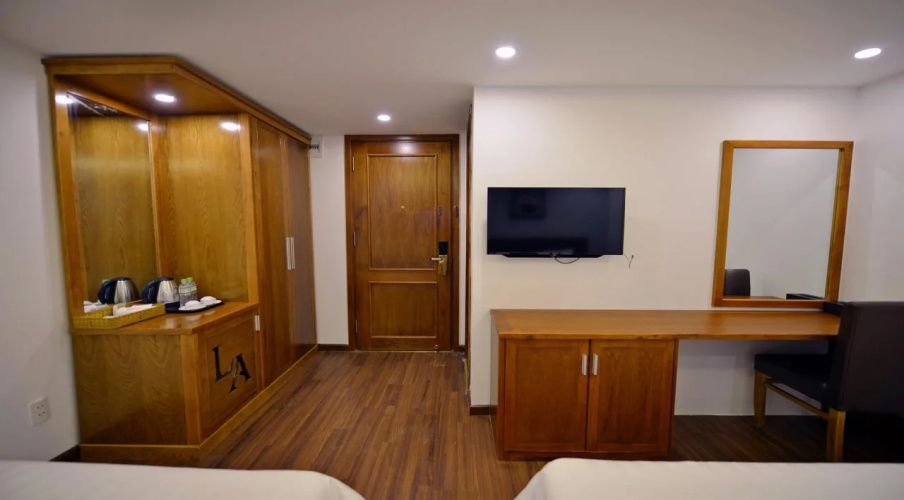 La Beach Hotel