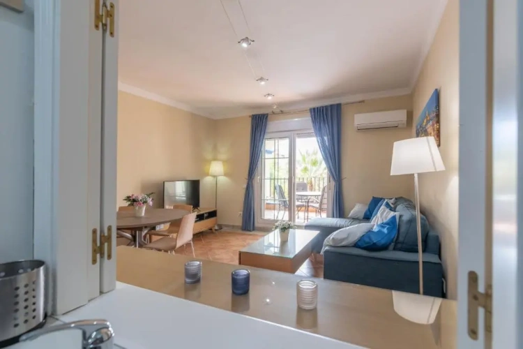 2 Bedrooms Apartment
