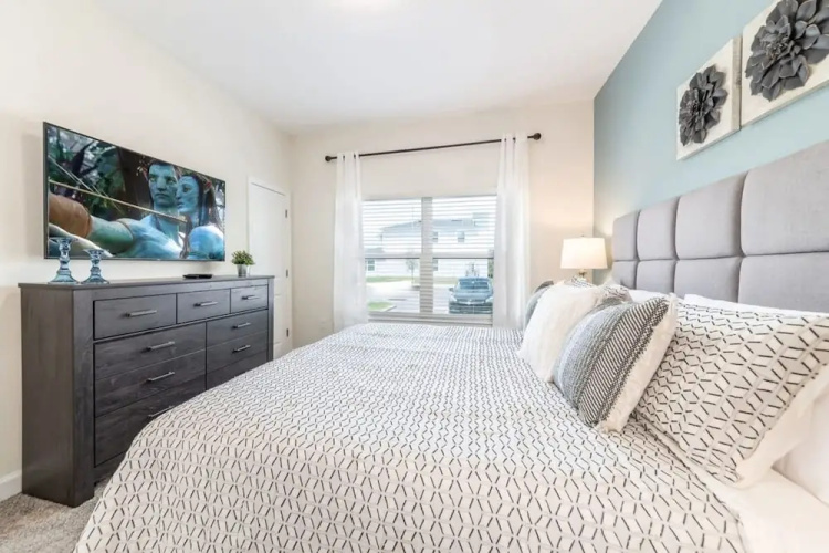 Chic Spacious With Private Pool Ideal Location