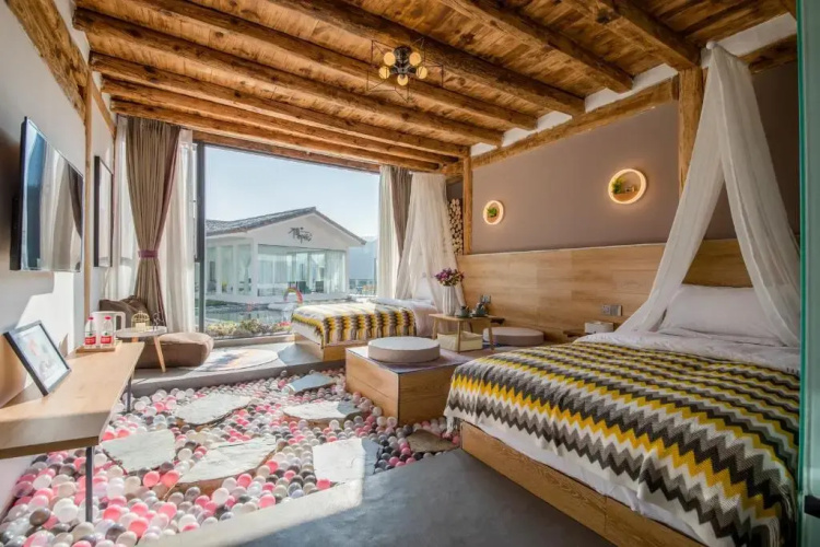 No Flowers Boutique Hostel