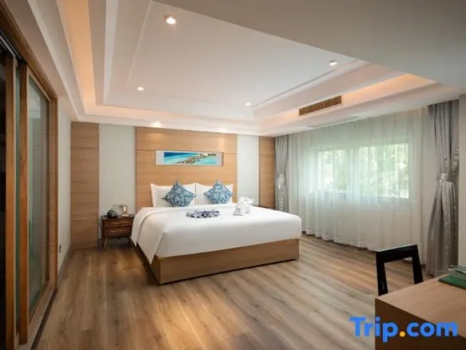 1 Bedroom Suite with courtyard view