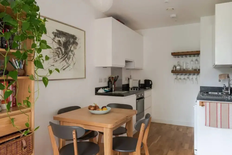 Cozy 1BR Flat in Kentish Town, Fits 2
