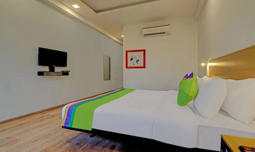 Chs Medanta by Treebo Rooms