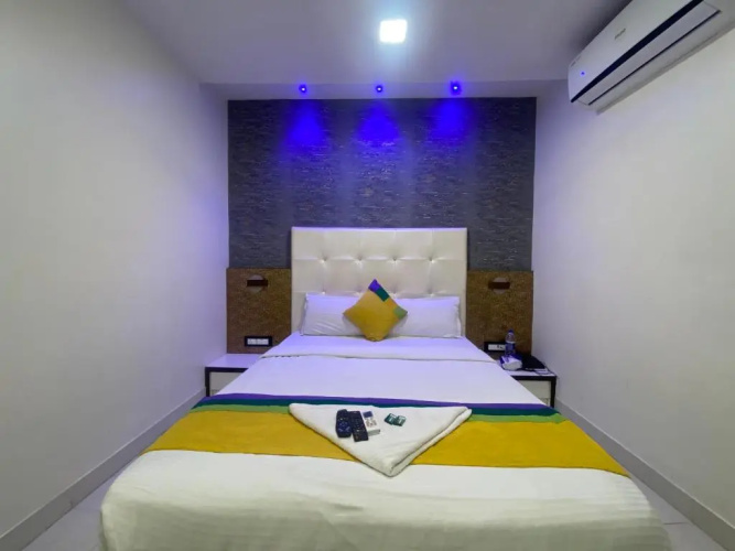 FabHotel Golden Star