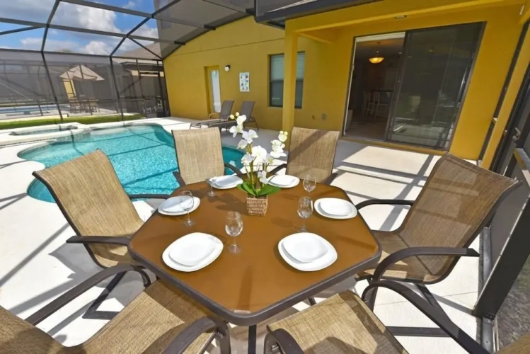 4 Bedrooms Cottage