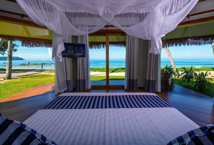 Suite with balcony and beachfront