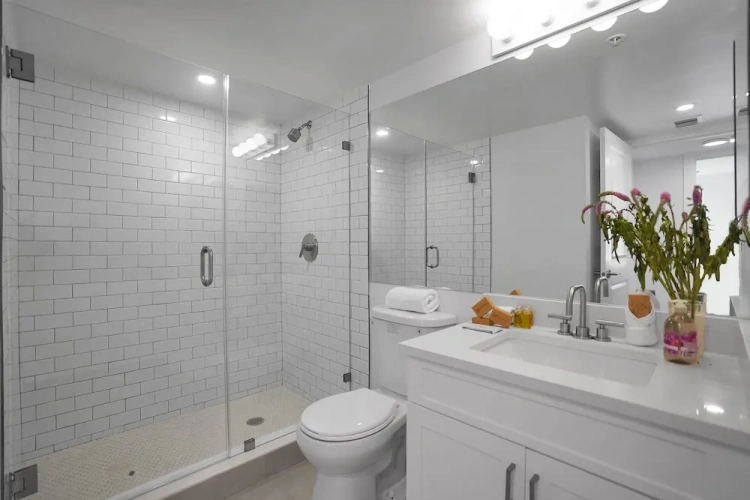 3 Bedrooms Apartment