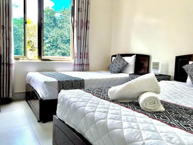 Frontier Hostel & Tours