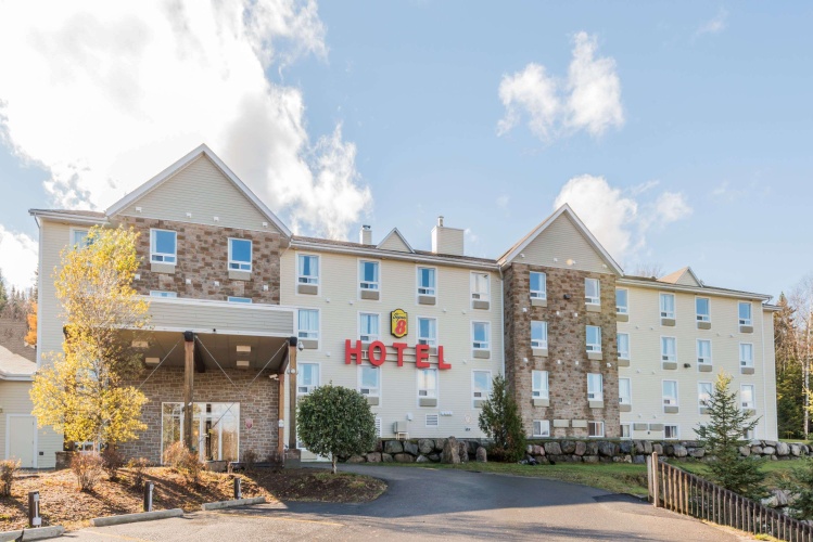 Super 8 by Wyndham Sainte Agathe Des Monts photo 18