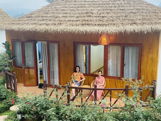 3 Bedrooms Executive Bungalow with balcony and with view