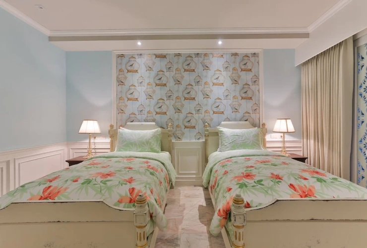 Deluxe Twin room with balcony