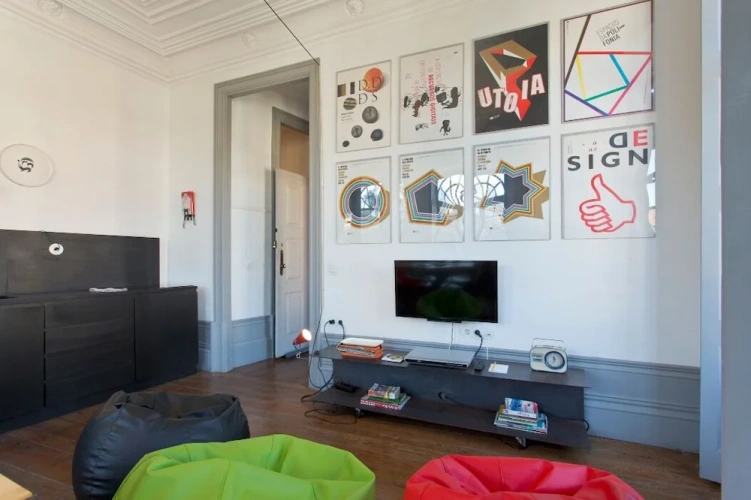2 Bedrooms Apartment