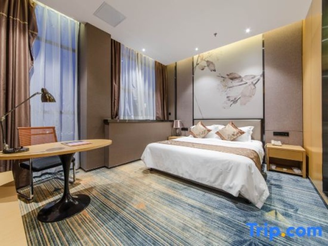 1 Bedroom Business Double Suite with river view