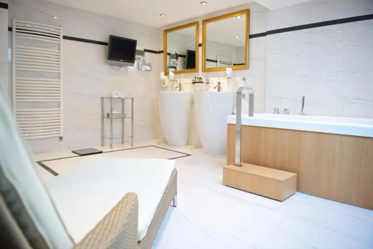2 Bedrooms Suite