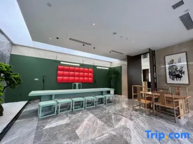 Maojian Holiday Hotel