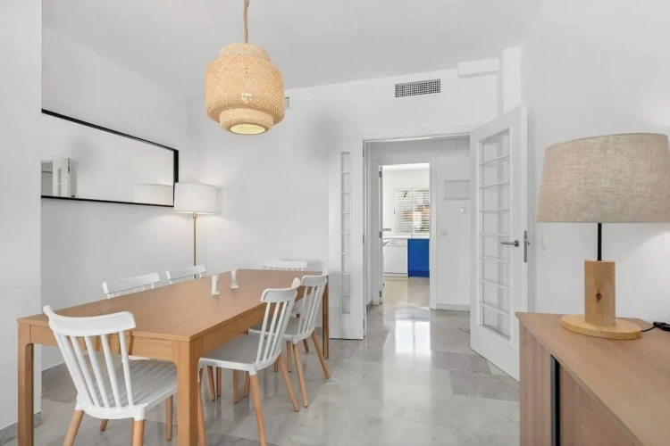 3 Bedrooms Apartment
