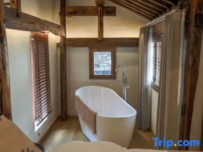 TINGQUAN Academy Homestay