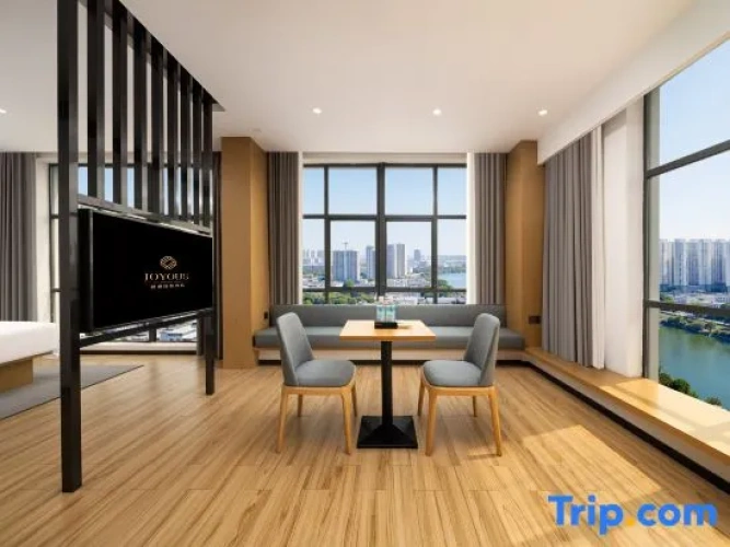 Executive Suite with river view