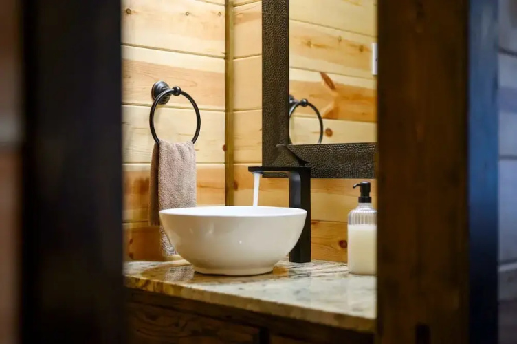 Cabin Vibe - Bunkroom - 3 King - Firepit - Shuffleboard