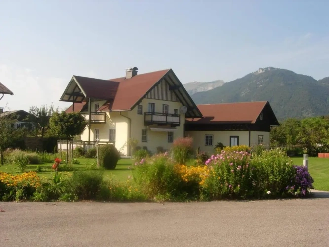 4 Bedrooms Cottage