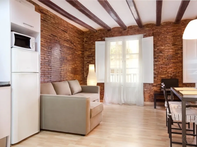 2 Bedrooms Classic Apartment with balcony and with city view