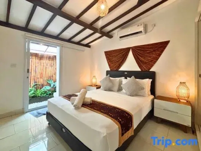 2 Bedrooms Villa