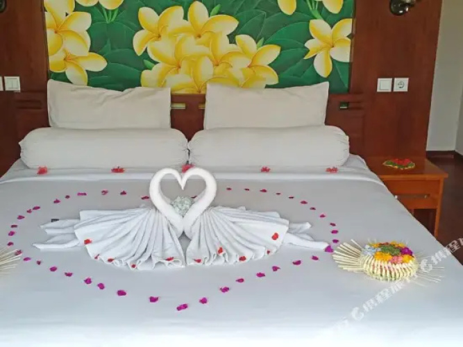 2 Bedrooms Villa