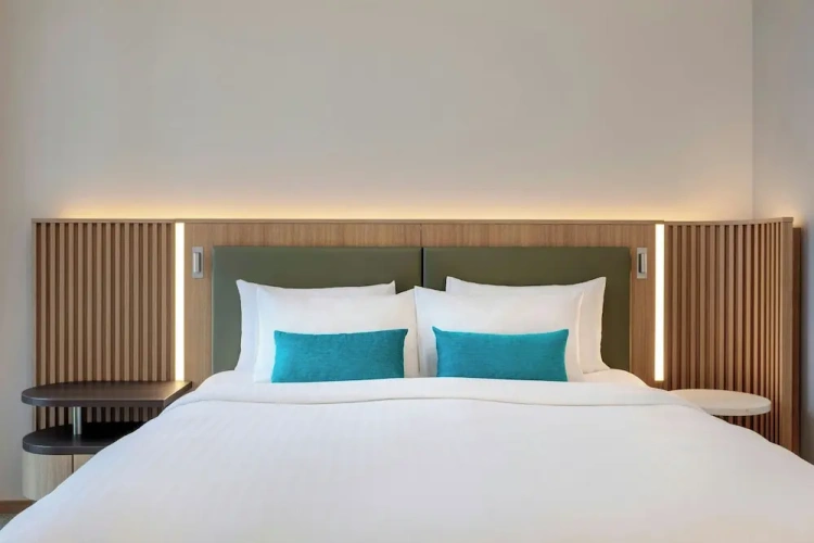 Corner Double room with city view