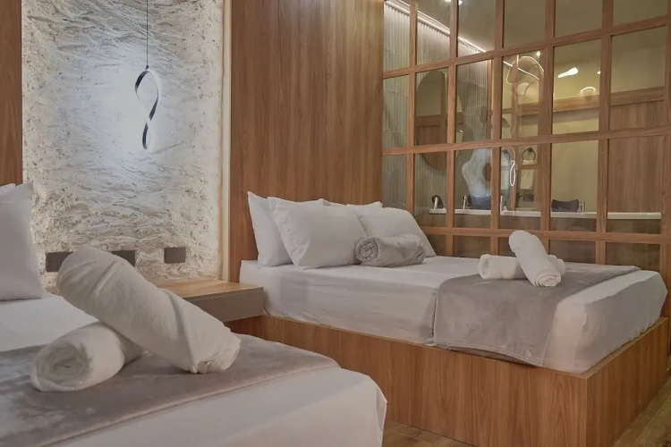 One Apartments Lleras