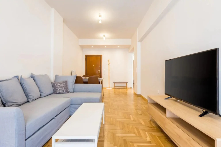 2 bedroom apartment near the Metro