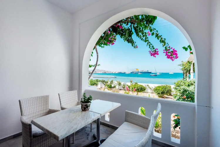 Irene Hotel & Studios - Beachfront