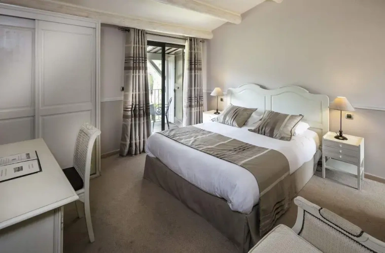 Superior Double room with balcony and with garden view