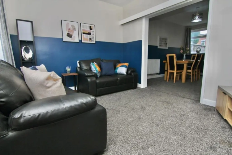 4 Bedrooms Cottage