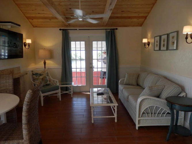 Castaways Beach and Bay Cottages