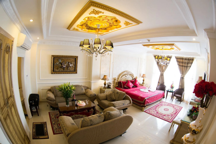 Louis Hotel