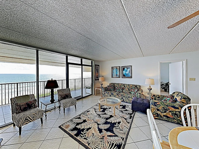 New Listing! Beachfront W/ Panoramic Views 3 Bedroom Condo