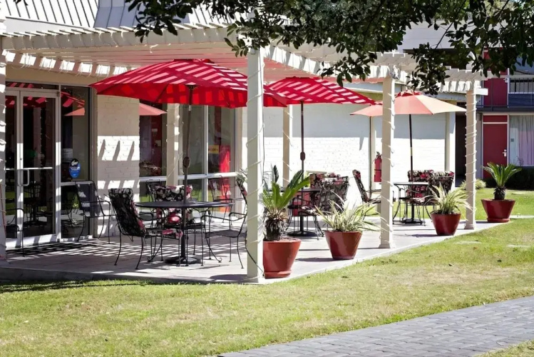 Iberia House & Suites