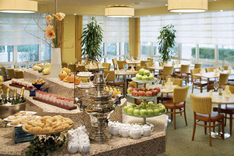 Mövenpick Hotel Nuernberg Airport