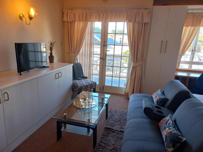 Cozy Strand Beach Getaway - Studio Apartment