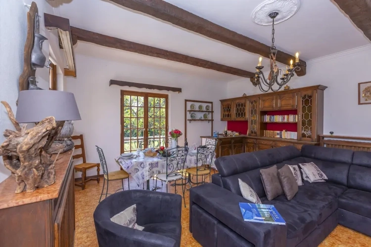 2 Bedrooms Villa